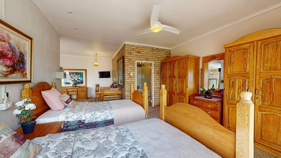 6 Bedroom Property for Sale in Van Der Hoff Park North West